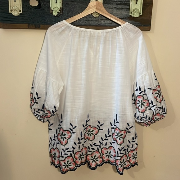 Kindred White Embroidered Floral Top Size Large Petite - Picture 10 of 16